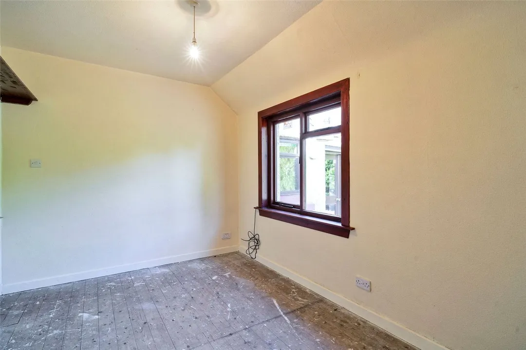 https://mr0.homeflow-assets.co.uk/files/photo/image/46986/1860/_x_/PAT250326_44.jpg