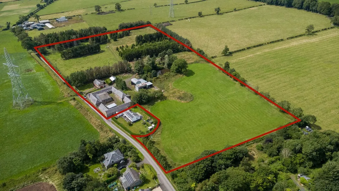 https://mr0.homeflow-assets.co.uk/files/photo/image/46986/1881/_x_/DJI_0349-HDRboundary.jpg