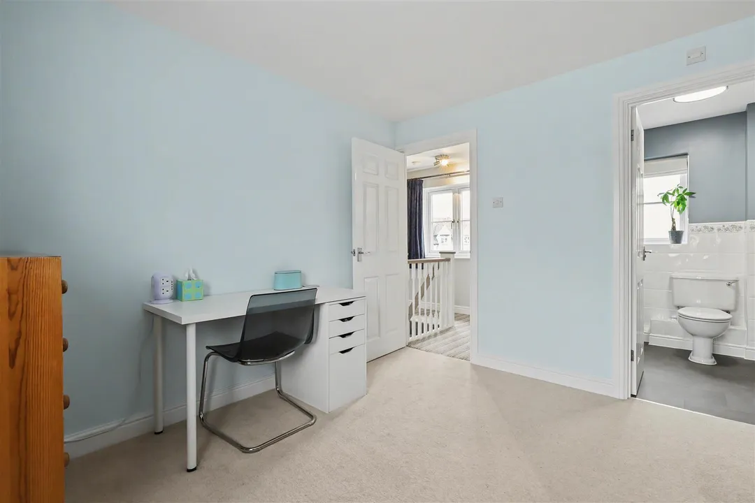 https://mr0.homeflow-assets.co.uk/files/photo/image/46986/6322/_x_/cXgFFGe3gE2cqD65SN5OMg.jpg