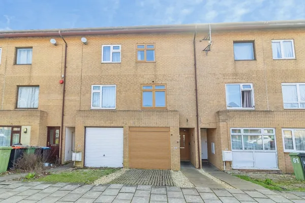 Towan Avenue, Fishermead, Milton Keyn...