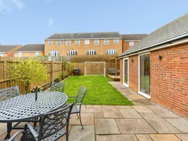 Shackleton Grove, Leighton Buzzard thumb 2