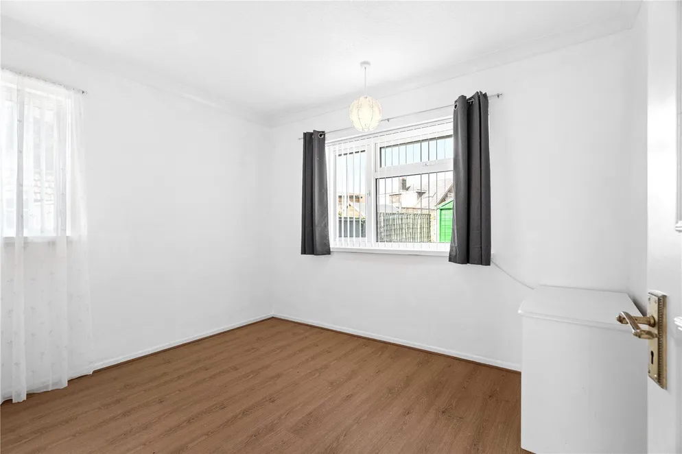 Property carousel item 9
