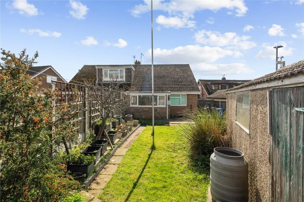 Property carousel item 18