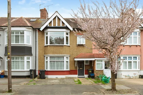 Charter Avenue, Ilford, IG2