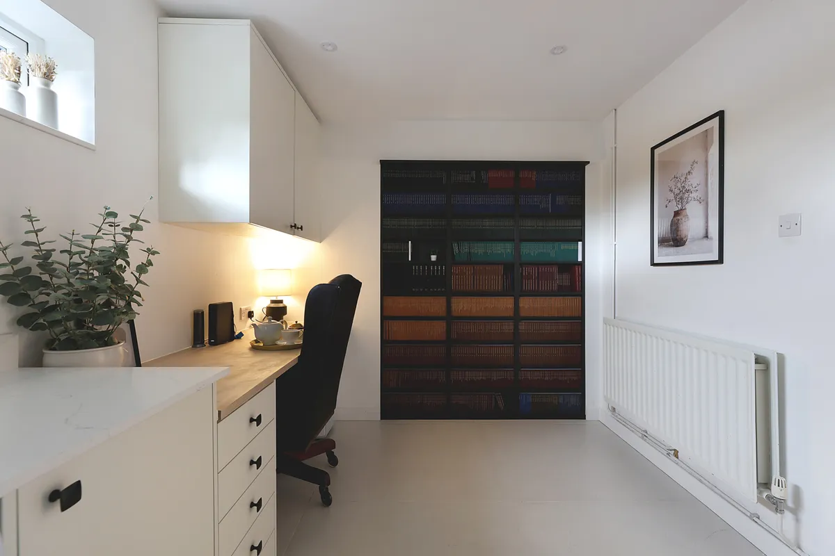 Woodroyd Avenue, Horley, Surrey, RH6