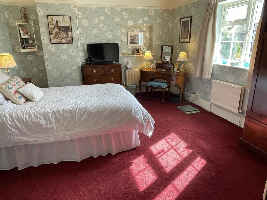 https://mr0.homeflow-assets.co.uk/files/photo/image/47003/7415/_x_/WRMp3gaDv0ugJODYegDZ1A.jpg