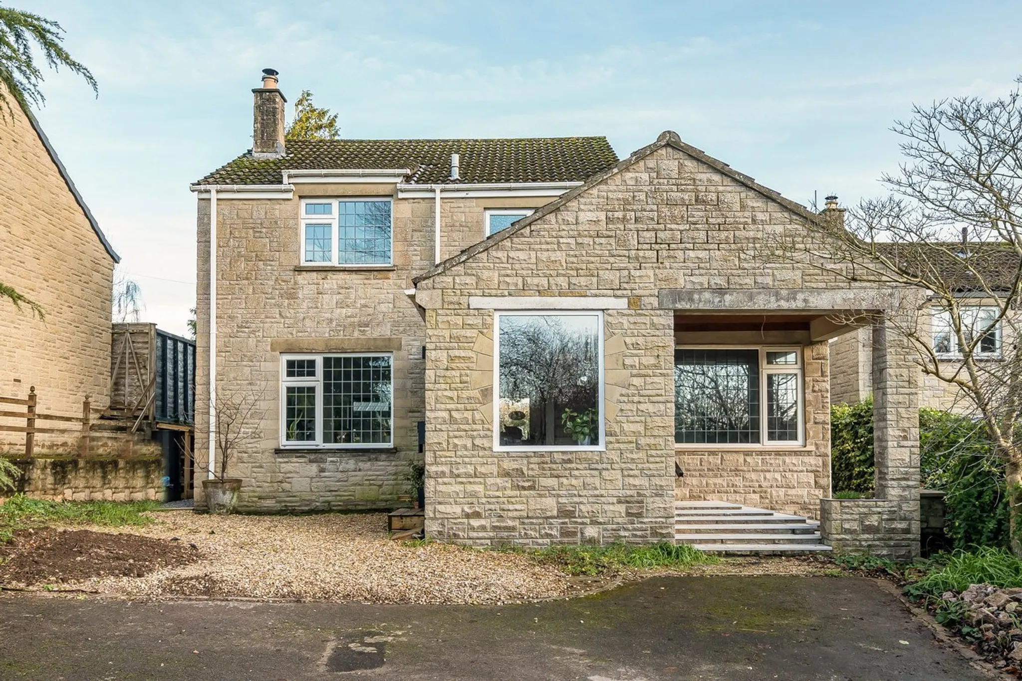 https://mr0.homeflow-assets.co.uk/files/photo/image/47008/3482/_x_/53385852.jpg