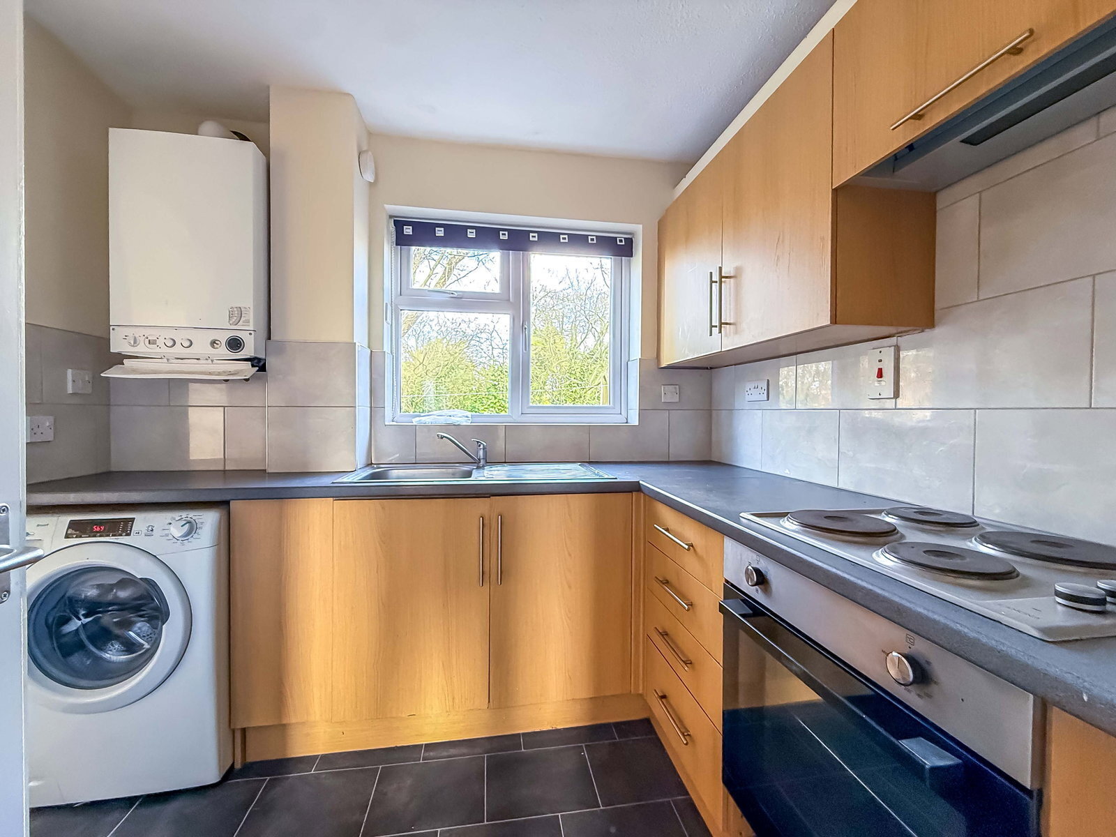 Lake View Close, Kew, Southport, PR8 Image 3