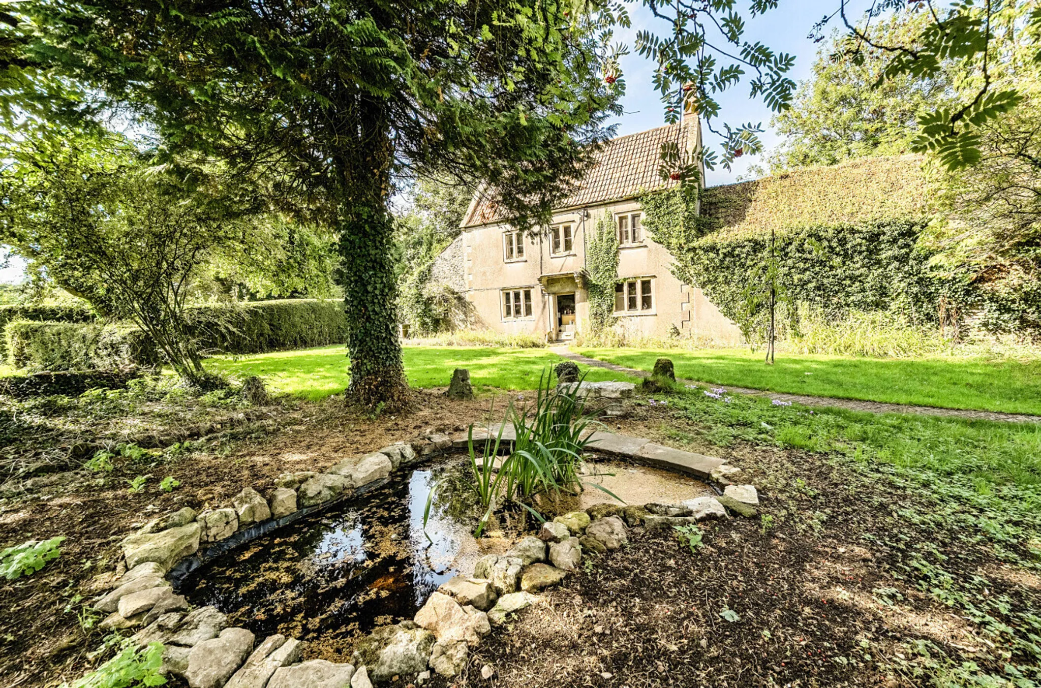 https://mr0.homeflow-assets.co.uk/files/photo/image/47013/6071/_x_/52074016.jpg