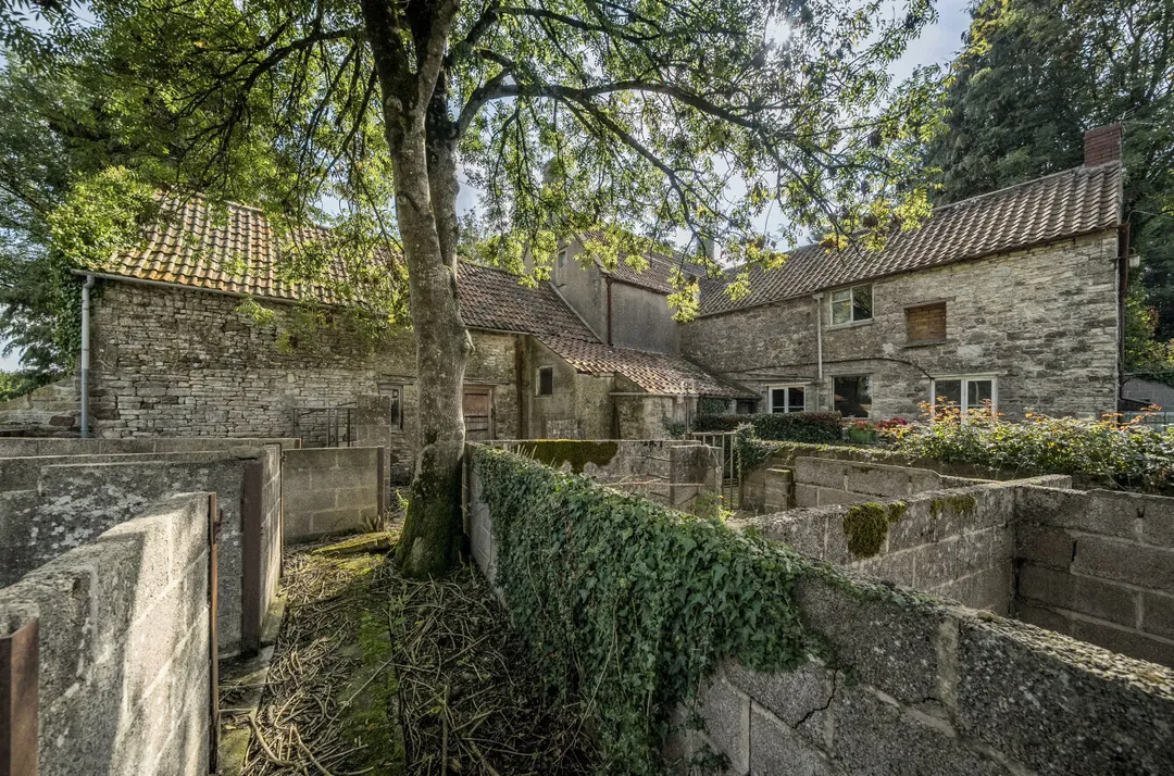 https://mr0.homeflow-assets.co.uk/files/photo/image/47013/6080/_x_/52074024.jpg