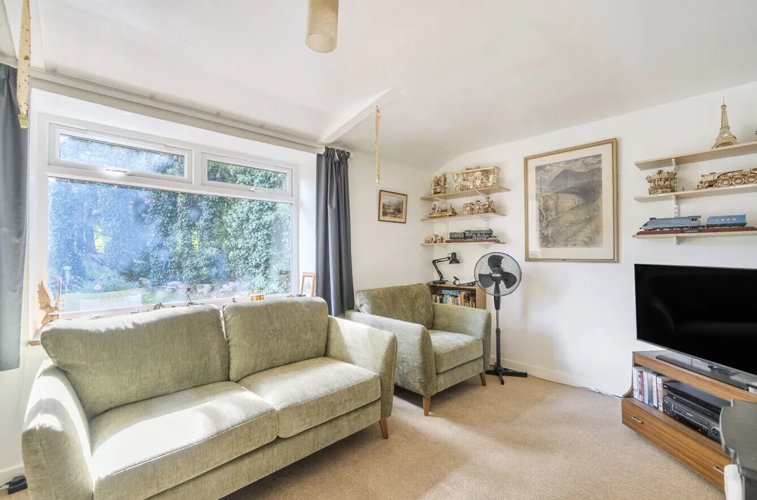 https://mr0.homeflow-assets.co.uk/files/photo/image/47013/6094/_x_/52074027.jpg