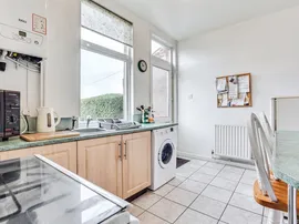 Manor Road, WAKEFIELD thumb 3