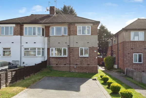 Fullwell Avenue, Ilford, IG5