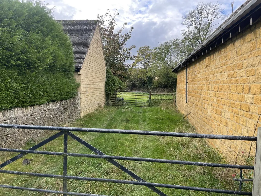 https://mr0.homeflow-assets.co.uk/files/photo/image/47020/5111/_x_/0cyn-FMYyE6r59K6hZo79A.jpg