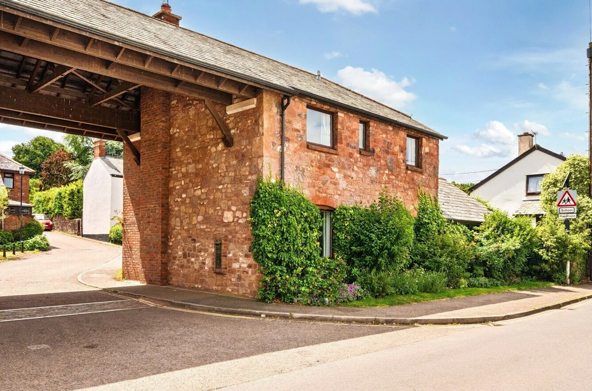 Property photo top 0