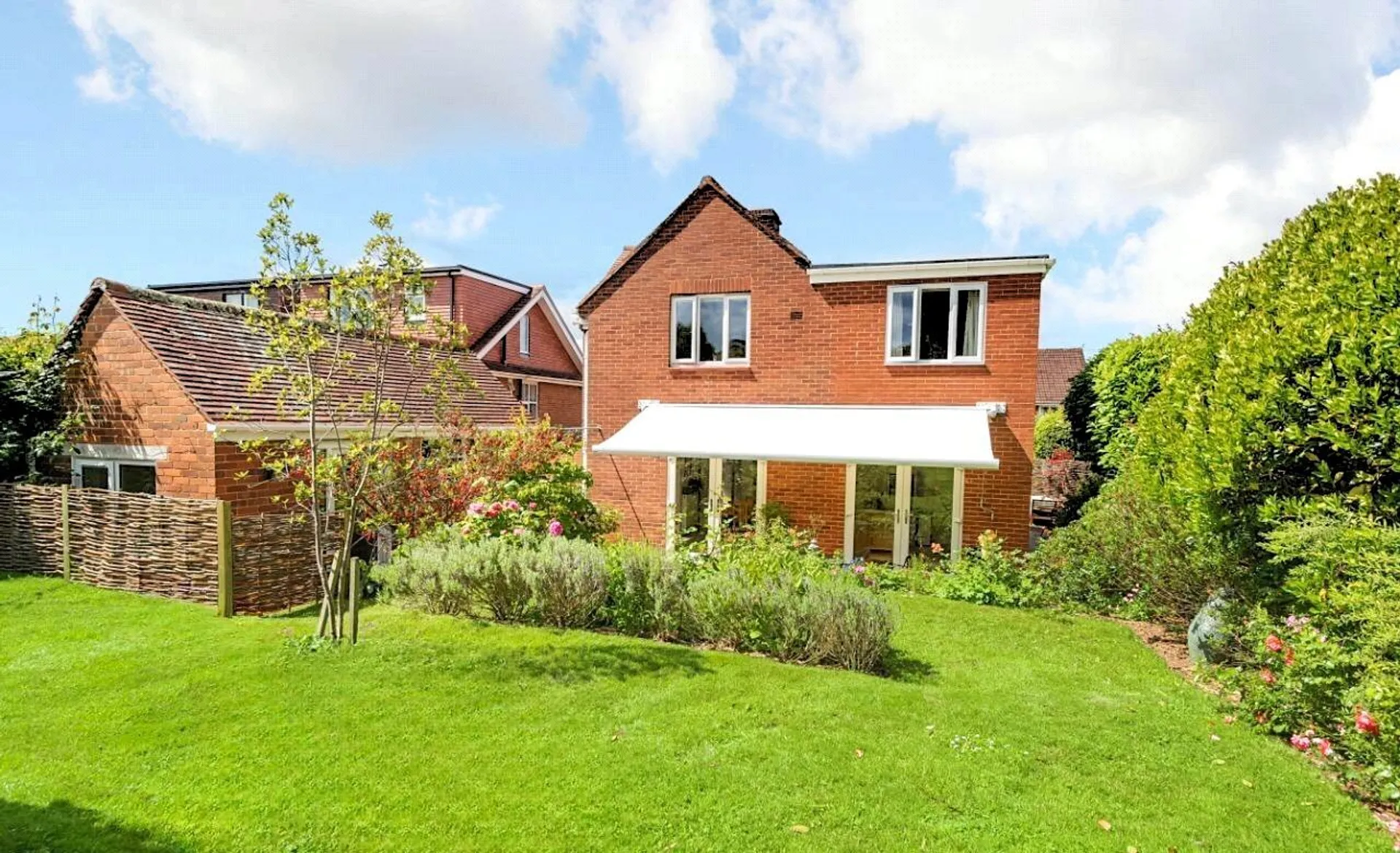 Property photo top 0