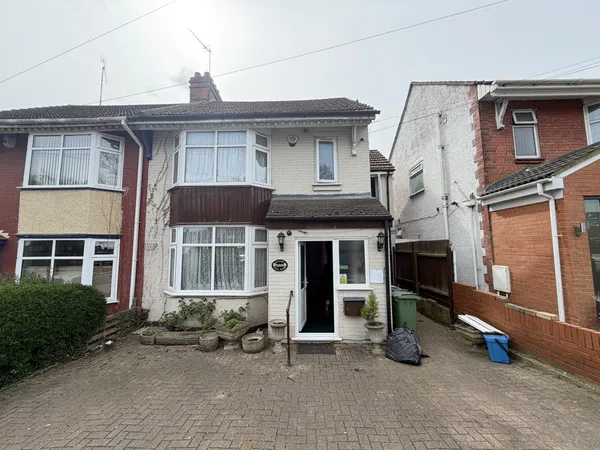 Room 5, Dunstable Road, Luton, LU4