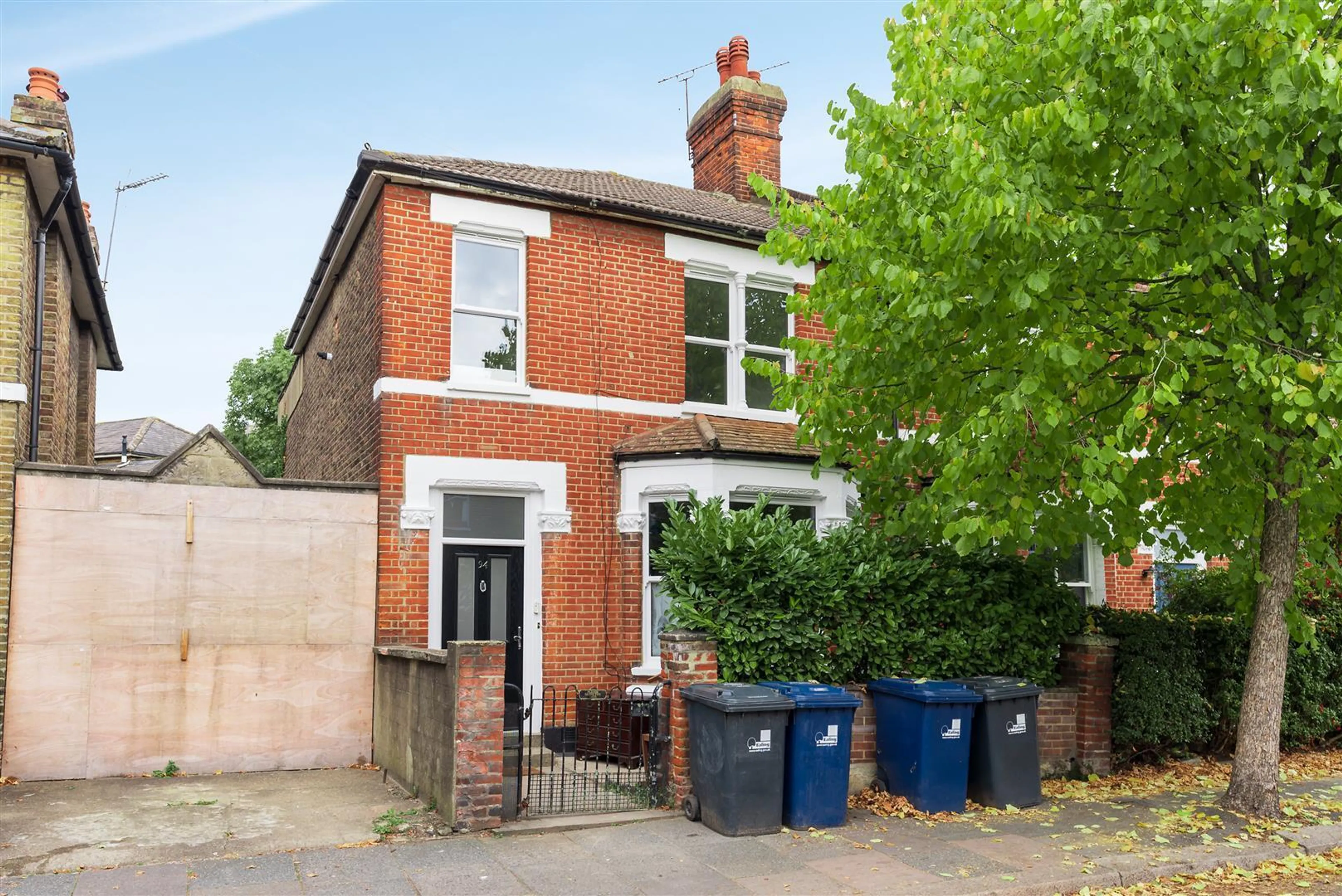 Property at First Floor Flat, 94 Mill Hill Road, Acton, W3
