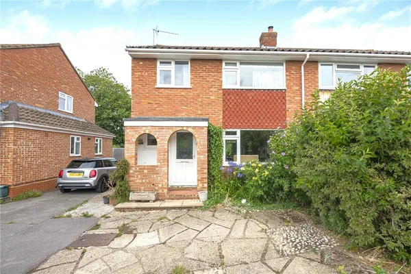 Elizabeth Close, Henley-on-Thames, Oxfordshire, RG9
