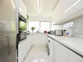Cameron Close, Warley, Brentwood thumb 3