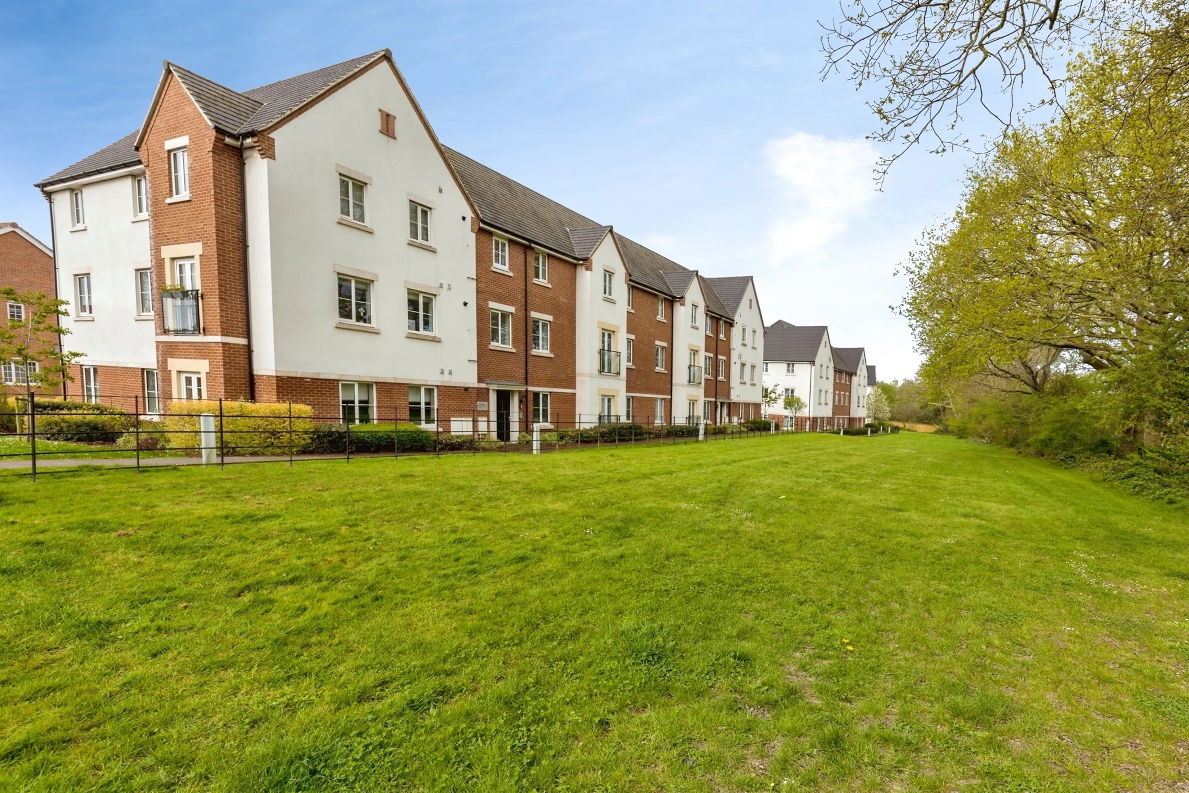 Property at Daffodil Crescent, Crawley