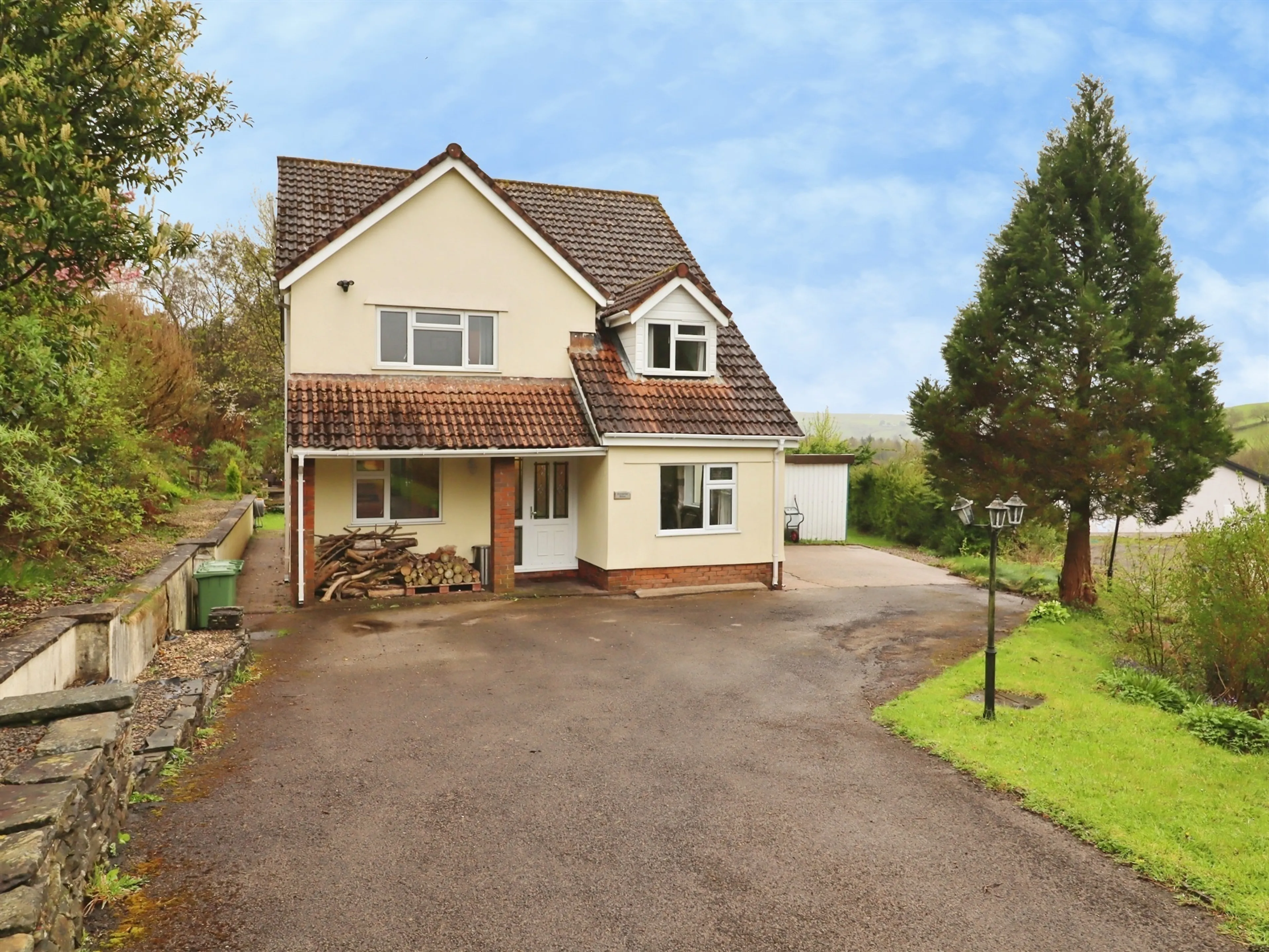 Property at Meadow Lane, Gilfach Goch, Porth