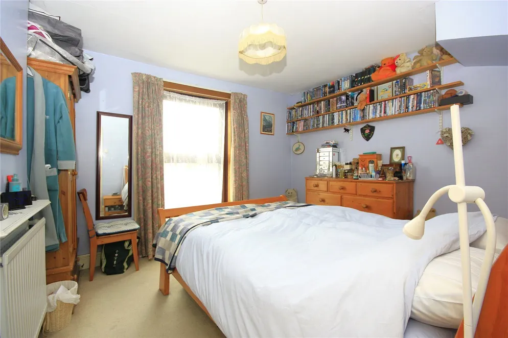 Property carousel item 6