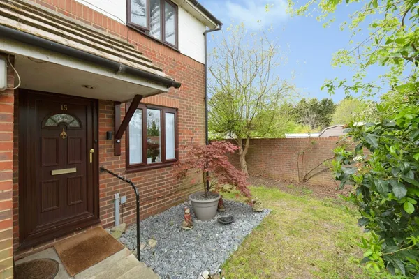 Melford Close, Chessington, KT9