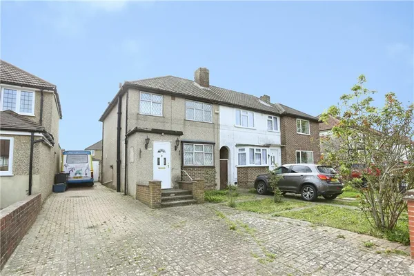 Shaxton Crescent, New Addington, Surr...