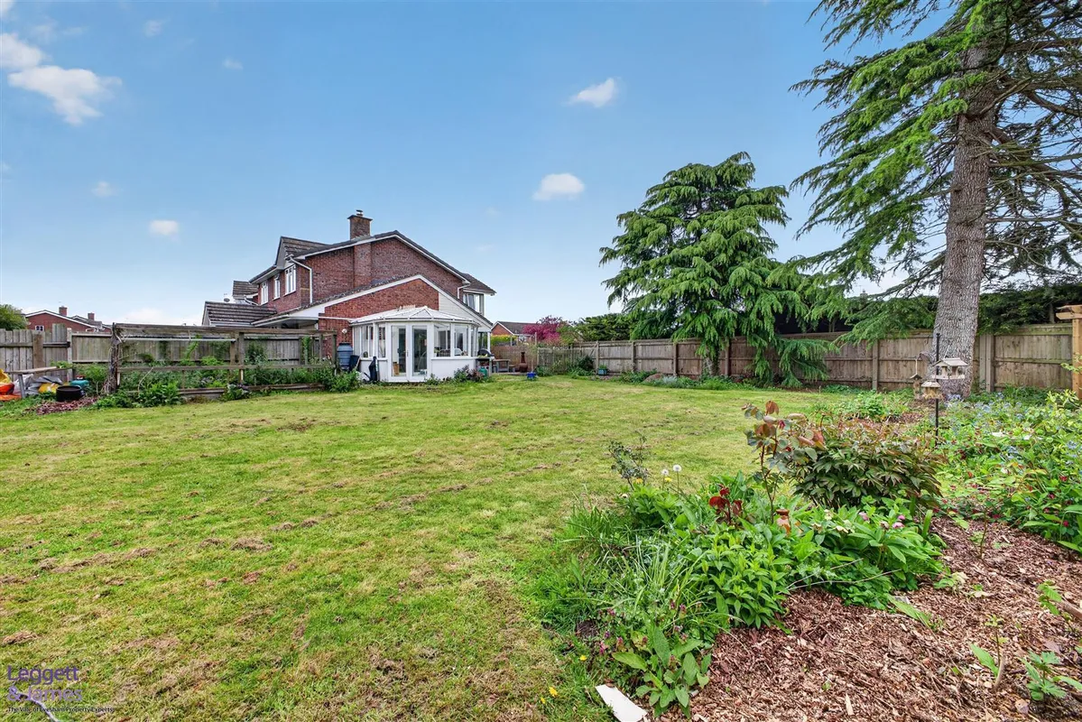 Hughes Close, Harvington, Evesham