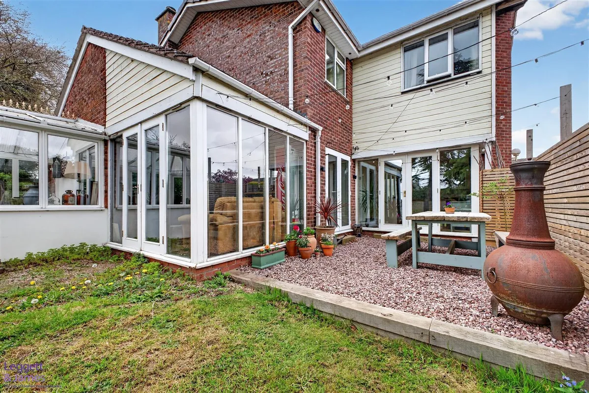 Hughes Close, Harvington, Evesham