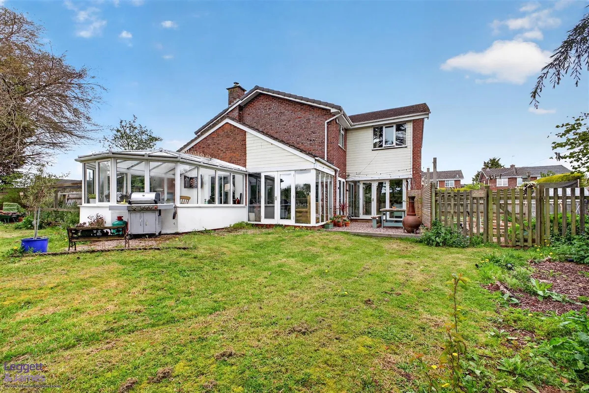 Hughes Close, Harvington, Evesham