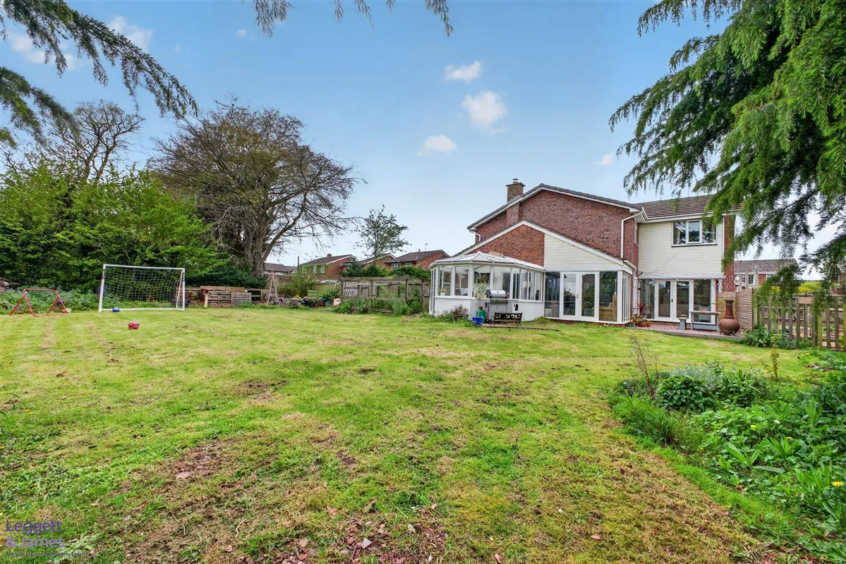 Hughes Close, Harvington, Evesham