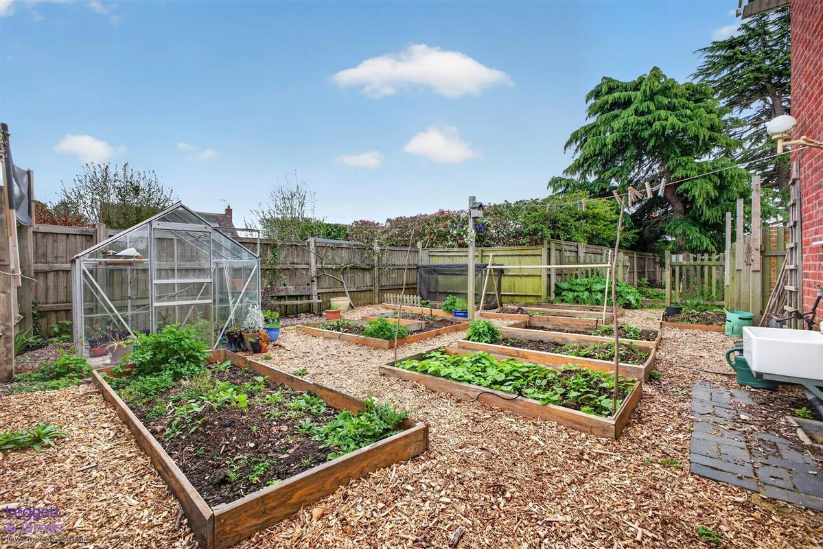 Hughes Close, Harvington, Evesham