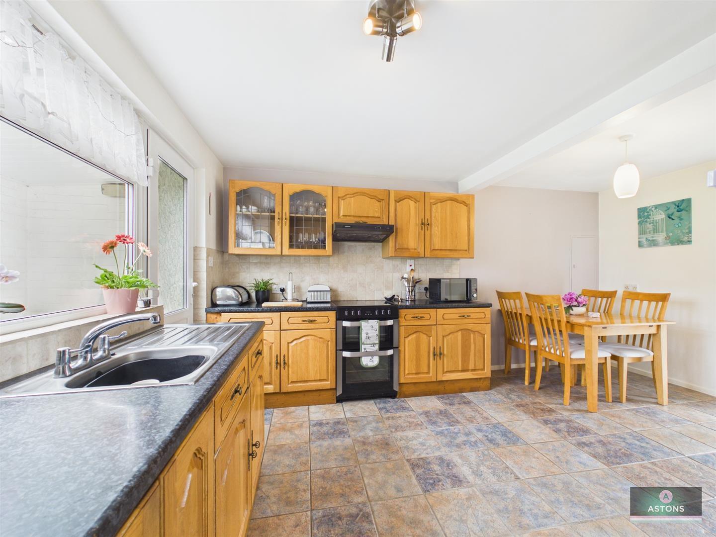 Fox Close, Langley Green Image 5