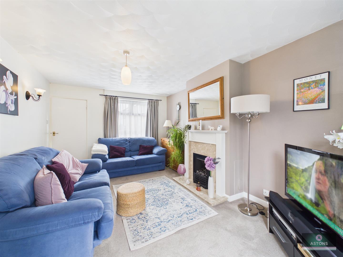 Fox Close, Langley Green Image 6