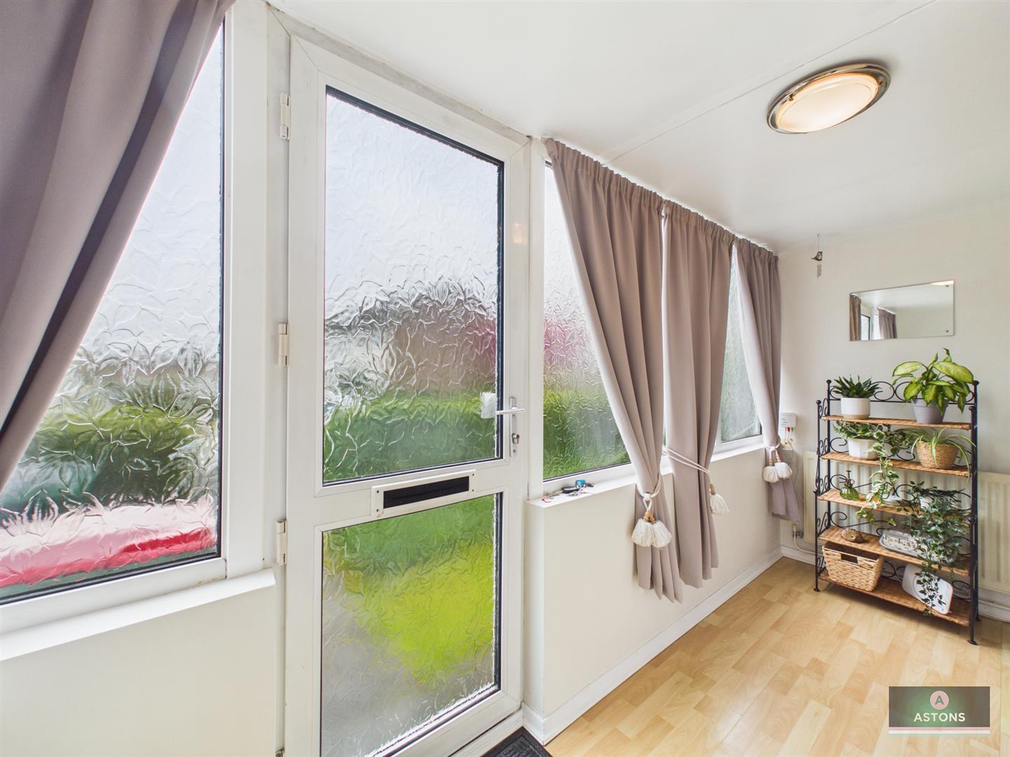 Fox Close, Langley Green Image 8