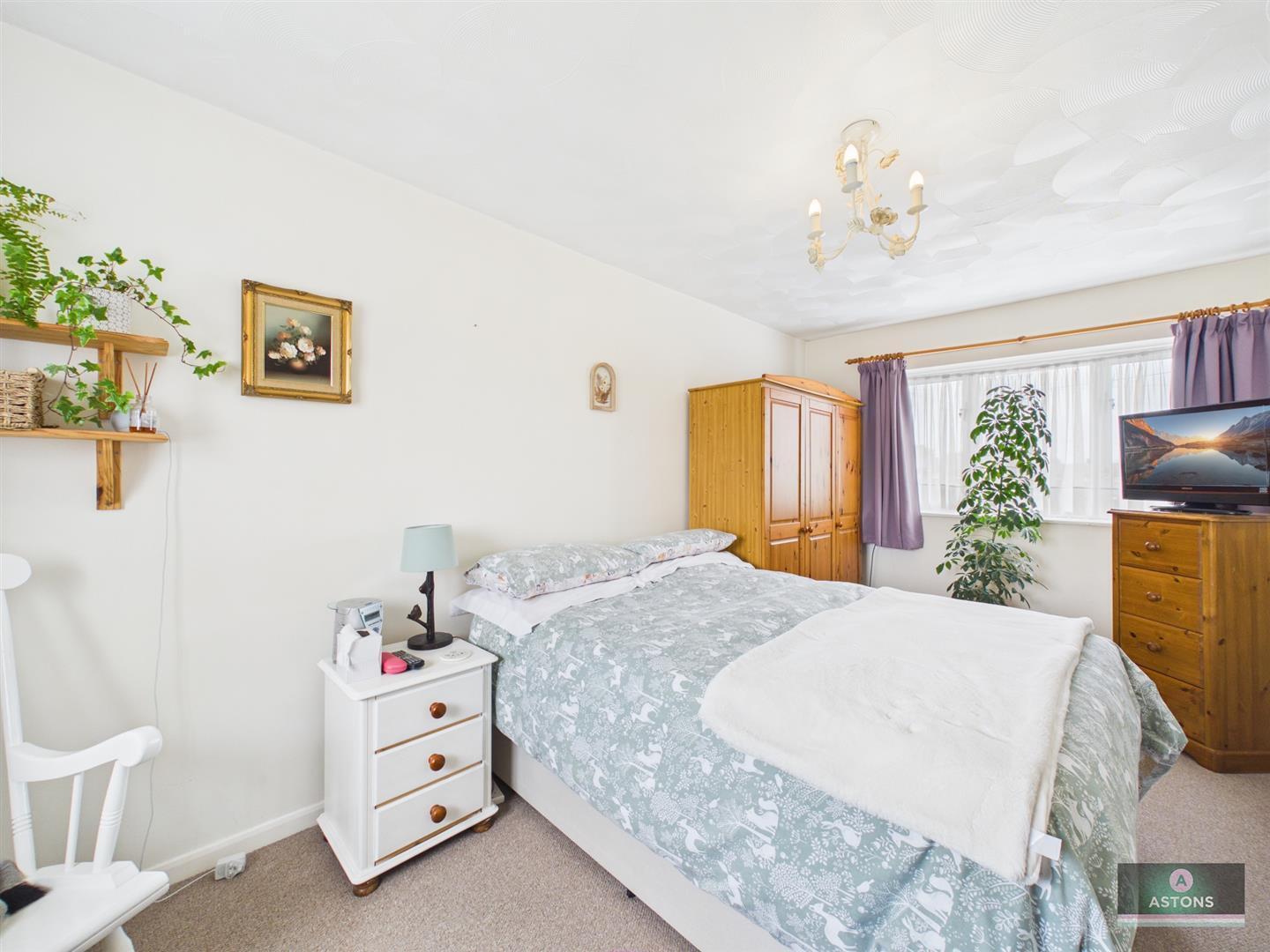 Fox Close, Langley Green Image 9