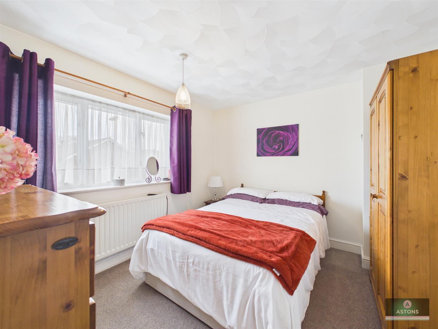 Fox Close, Langley Green Image 11