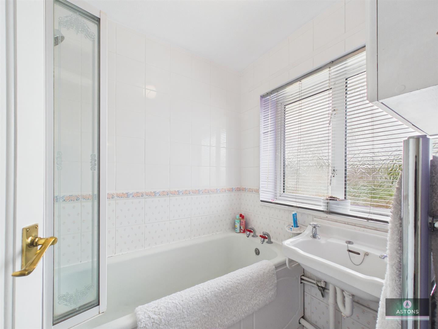 Fox Close, Langley Green Image 12