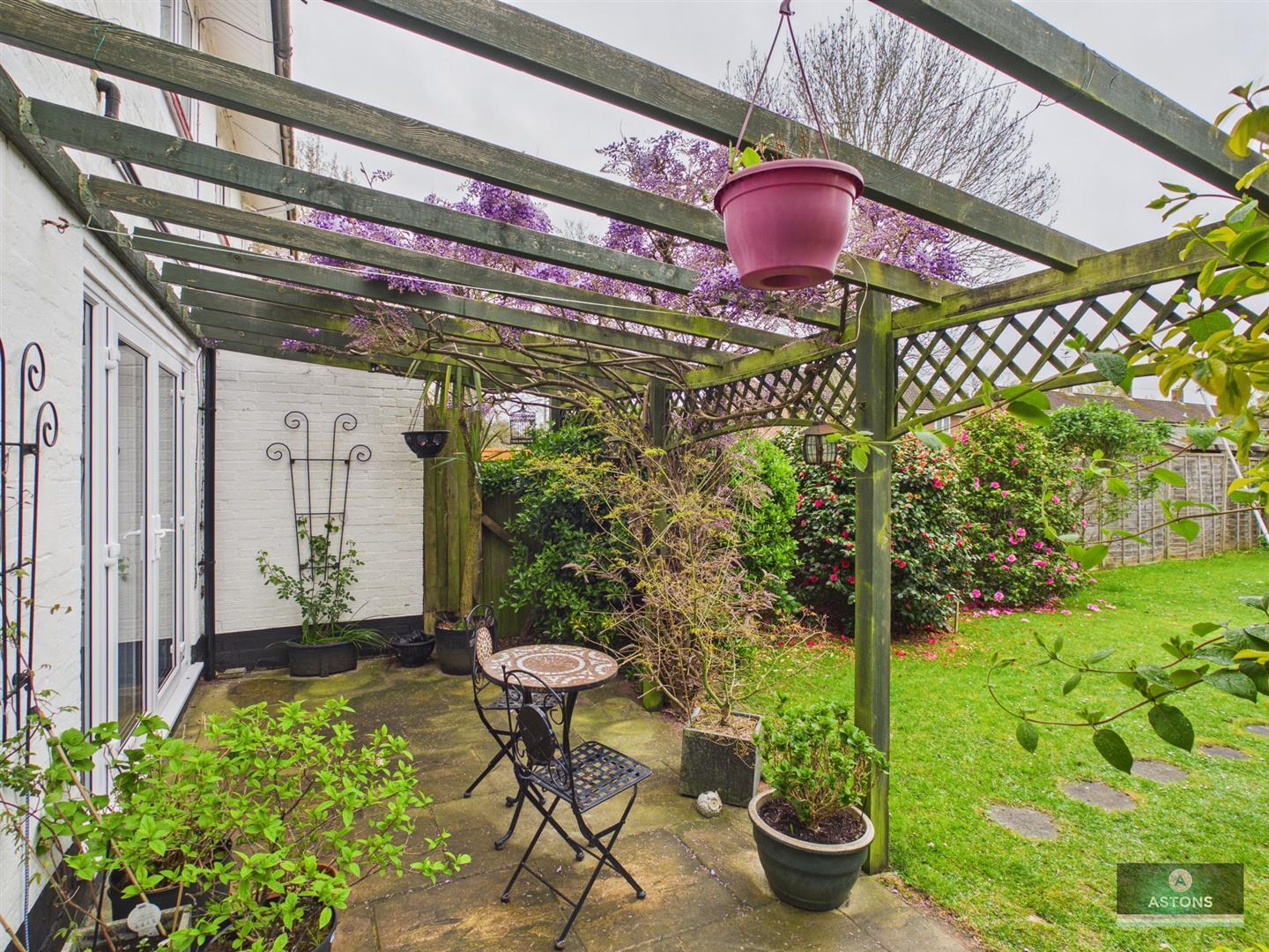 Fox Close, Langley Green Image 14
