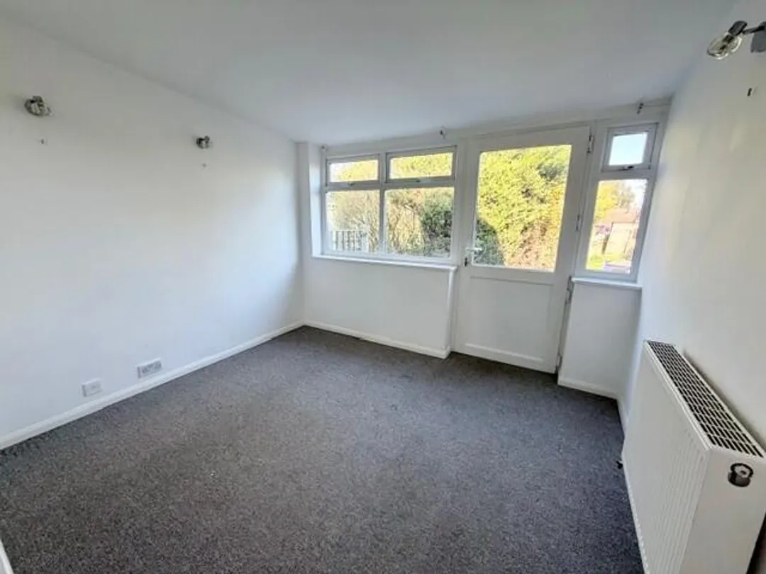 https://mr0.homeflow-assets.co.uk/files/photo/image/47058/6183/_x_/oi-xcfW3CUioiOf59_dnjg.jpg