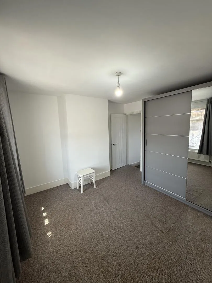 https://mr0.homeflow-assets.co.uk/files/photo/image/47058/6185/_x_/OJeypiVYKkmC4DgNtiaD4Q.jpg