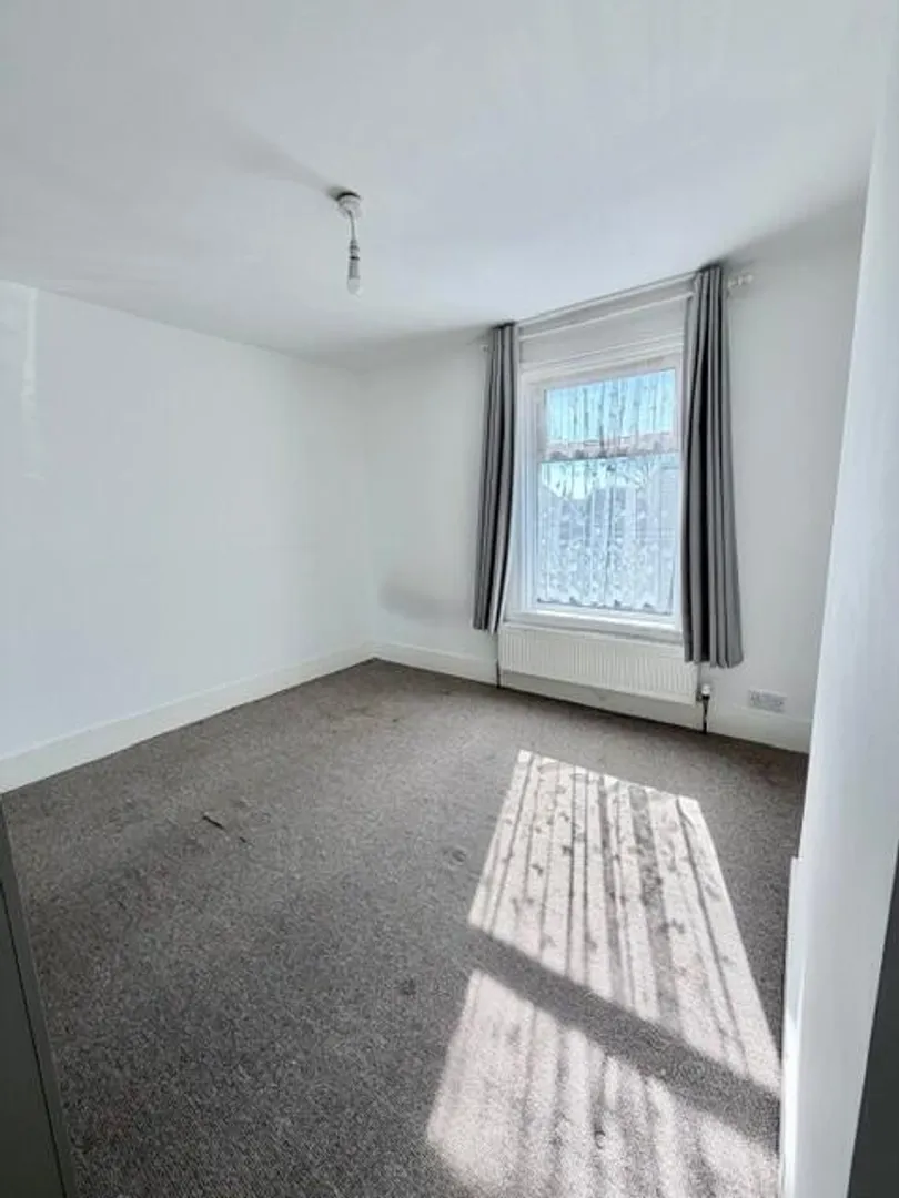 https://mr0.homeflow-assets.co.uk/files/photo/image/47058/6186/_x_/kcv6QRqLVEW0e46bX4JDtA.jpg