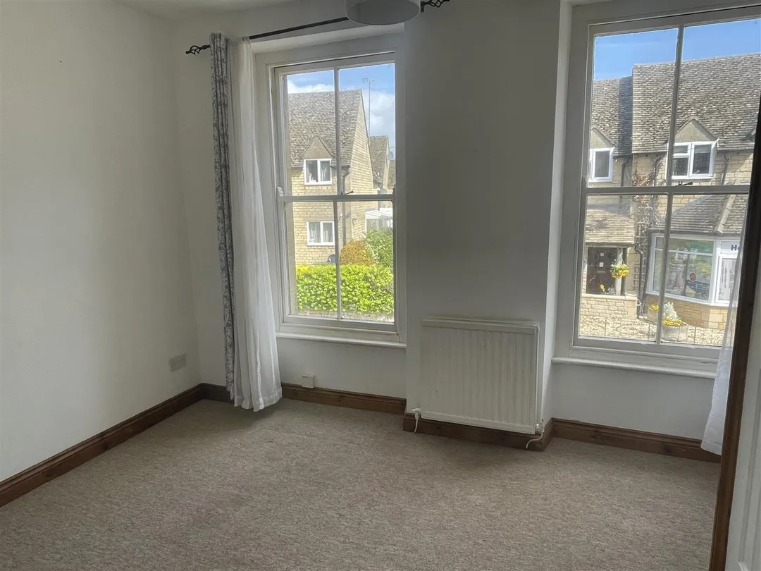 https://mr0.homeflow-assets.co.uk/files/photo/image/47061/4754/_x_/pTSjVBil5UGjdR7EXz7w3g.jpg
