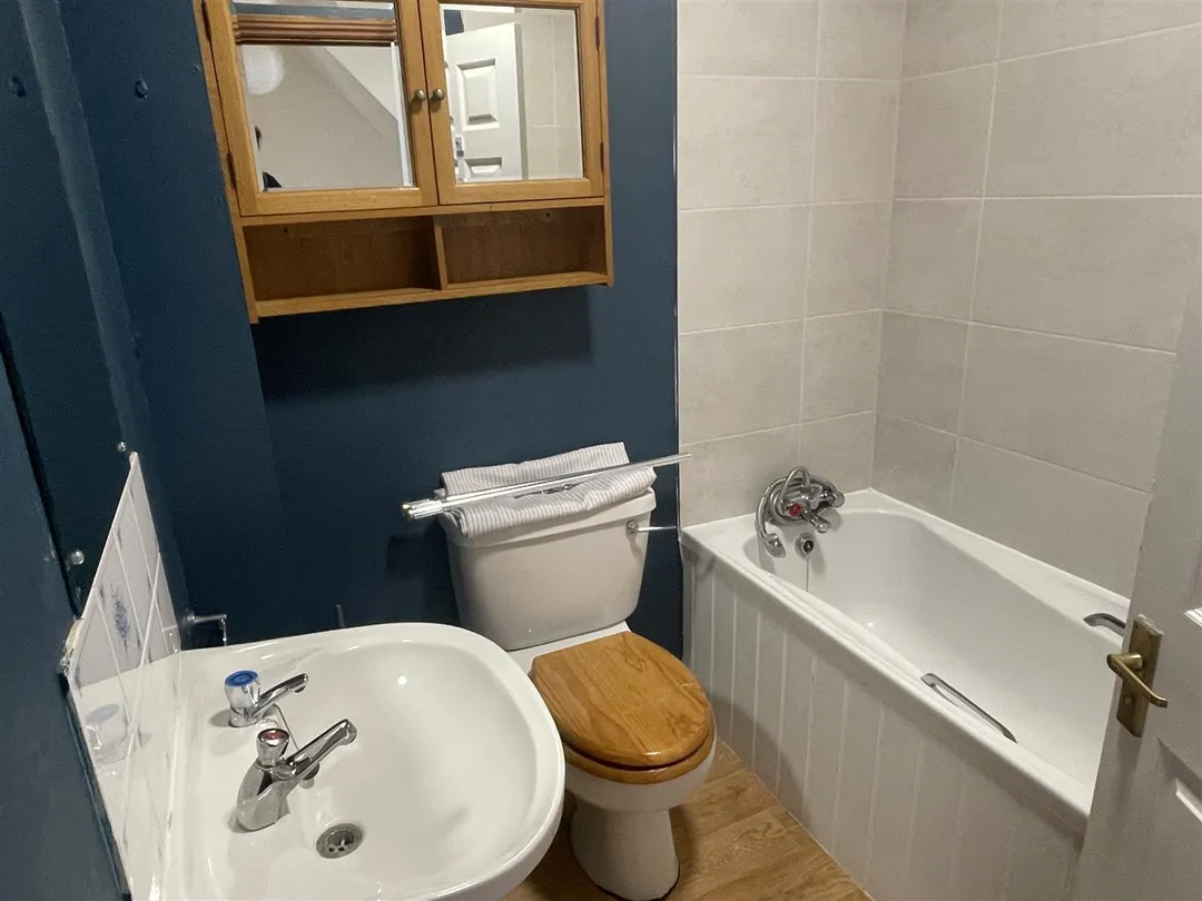https://mr0.homeflow-assets.co.uk/files/photo/image/47061/4758/_x_/Zl6vhadaN0WCVdLeBQ4pfw.jpg