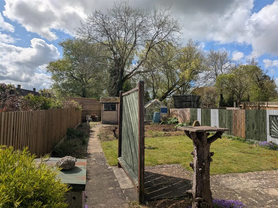 https://mr0.homeflow-assets.co.uk/files/photo/image/47062/4710/_x_/46DEvtCNc06MpCIUTBbYZQ.jpg