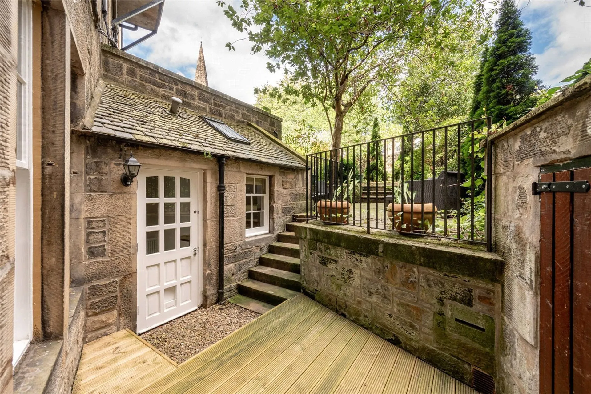 Property photo top 1