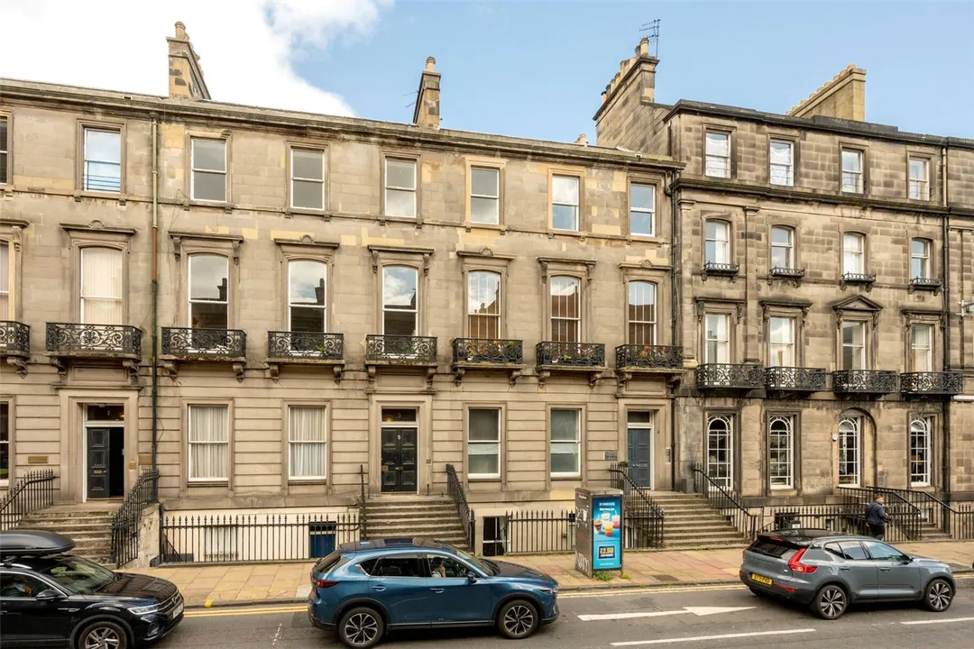 https://mr0.homeflow-assets.co.uk/files/photo/image/47063/6088/_x_/PAT250228_13.jpg