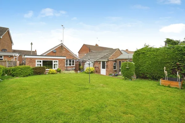 St. Andrews Drive, Burton-on-Trent, S...